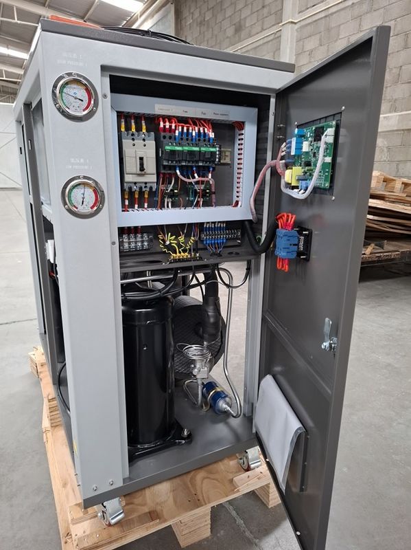 5HP Industrial Water Cooler Processing Plastic 5RT Air Cooled Chiller Per il raffreddamento chimico farmaceutico Condensatore di tubi di rame