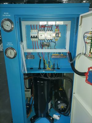 Precisione ed efficienza 2,5 m3/h flusso d'acqua refrigerata frigoriferi a velocità variabile raffreddati ad aria per il controllo della temperatura in laboratorio